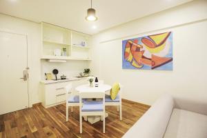 Kuchyň nebo kuchyňský kout v ubytování Palmier Hotel - Art House Da Nang
