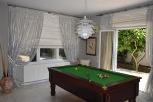 Gallery image of Deluxe First Line Villa in Pervolia