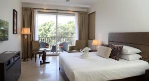 Katil atau katil-katil dalam bilik di Lemon Tree Hotel Candolim