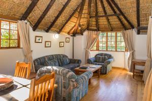 Posezení v ubytování Coral Tree Cottages