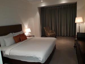 Katil atau katil-katil dalam bilik di Lemon Tree Hotel Candolim