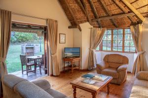 TV a/nebo společenská místnost v ubytování Coral Tree Cottages