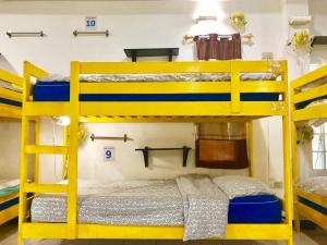 Postel nebo postele na pokoji v ubytování Pai circus hostel