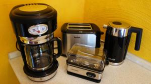 a coffee maker and a blender on a counter at Bergisches Cottage Solingen - Tiny House mit Garten in Solingen +8 photos