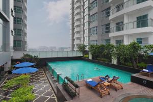 A piscina localizada em Cambridge Hotel Medan ou nos arredores