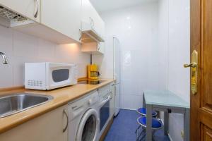 Kuchnia lub aneks kuchenny w obiekcie Cozy Apartment in Plaza Mayor Square by Batuecas