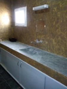 a bathroom with a sink and a counter top at Villa contemporaine au calme sans vis à vis piscine privée in Somone
