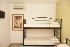 Postel nebo postele na pokoji v ubytování Anna Pousi Studios & Apartment