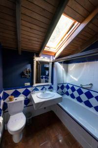Koupelna v ubytování CR La CASONA de VALFRIO - Alquiler completo
