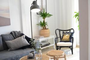 a living room with a couch and two chairs at Apartment Hispamar in Alicante
