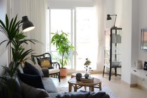 a living room with a couch and a table at Apartment Hispamar in Alicante