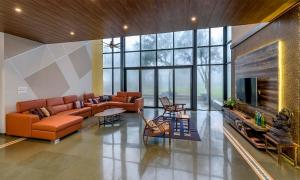 Imagem da galeria de SaffronStays Falcon Hill, Lonavala - luxury villa with infinity pool near Lion's Point em Lonavala