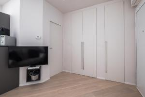 A television and/or entertainment centre at Pratello Suite Apartment