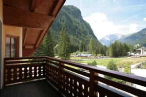 a balcony with a view of a mountain at Villetta ai Pini Deluxe in Canazei