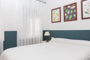 Postel nebo postele na pokoji v ubytování Apartments Mar de Tossa