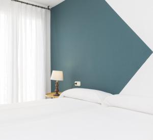 Postel nebo postele na pokoji v ubytování Apartments Mar de Tossa