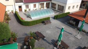 A piscina em ou perto de Dalmo