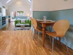 a kitchen and dining room with a table and chairs at Bluebell Studio in Saxmundham