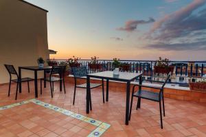 A balcony or terrace at Vista Mare B&B