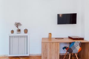 A television and/or entertainment centre at Vista Mare B&B