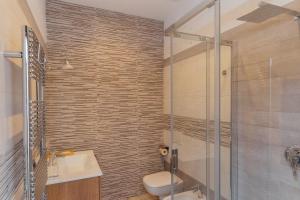 A bathroom at Vista Mare B&B