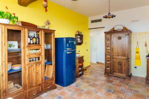 A kitchen or kitchenette at Vista Mare B&B