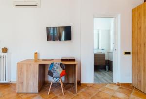 A television and/or entertainment centre at Vista Mare B&B