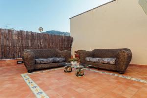 A seating area at Vista Mare B&B