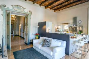 A seating area at Starhost - DIMORA COPETA stunning seaview
