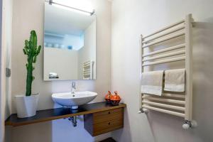 A bathroom at Starhost - DIMORA COPETA stunning seaview