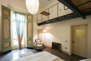 A bed or beds in a room at Starhost - DIMORA COPETA stunning seaview