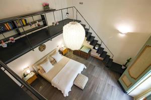 A bed or beds in a room at Starhost - DIMORA COPETA stunning seaview