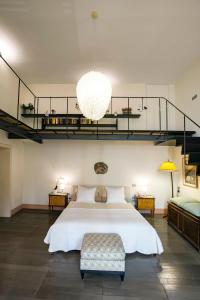 A bed or beds in a room at Starhost - DIMORA COPETA stunning seaview