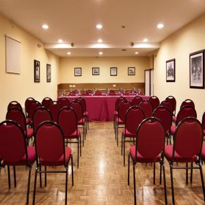 Verslo zona ir (arba) konferencijų salė apgyvendinimo įstaigoje Hotel Virxe da Cerca by Pousadas de Compostela