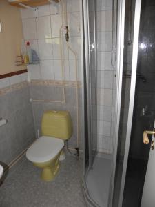 Kúpeľňa v ubytovaní Söderö Stugby