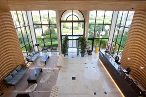A seating area at Hotel Bahia Pollensa