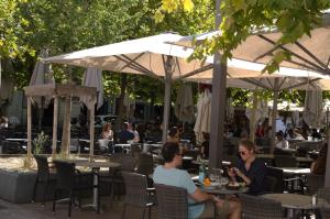 Photo de la galerie de l'établissement Appartement Terrasse - Hypercentre, à Avignon