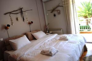 A bed or beds in a room at Luxury Beach Apartment in Athens Riviera