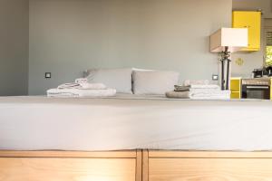 Posteľ alebo postele v izbe v ubytovaní Comfy Kourouta Apartment & Suite