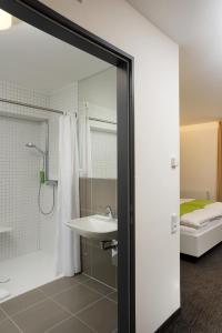 Phòng tắm tại MARA Hotel
