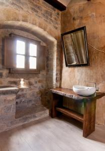 A bathroom at Casa Mur de Alujan