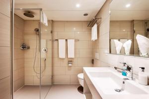 Hotel Wartmann am Bahnhof的一间浴室