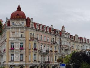 Zdjęcie z galerii obiektu Apartment Alice Center w Karlowych Warach