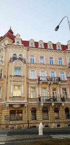 Zdjęcie z galerii obiektu Apartment Alice Center w Karlowych Warach