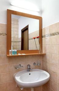Koupelna v ubytování Hotel Racek + 37 fotografií