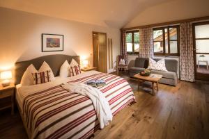 Postel nebo postele na pokoji v ubytování Naturidyll Hotel Hammerschmiede + 37 fotografií