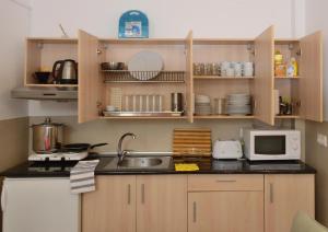 A kitchen or kitchenette at New Andalusian House 33 Free Private Parking