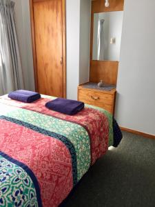 Postel nebo postele na pokoji v ubytování Tripinn Modern Motels & Affordable Accommodation