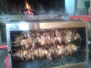 a bunch of chickens being cooked in an oven at albergo ristorante le fontane in Gargnano