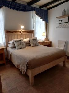 Tempat tidur dalam kamar di La dimora di Civita